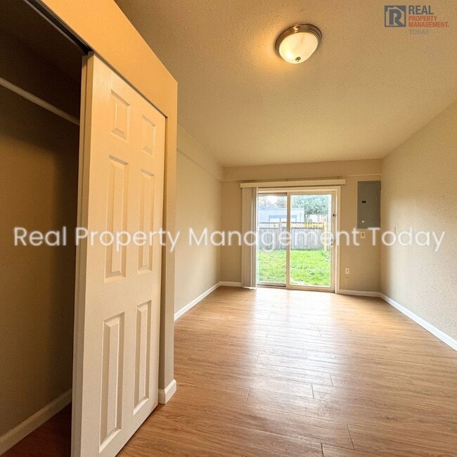 Building Photo - 514 516 N K St