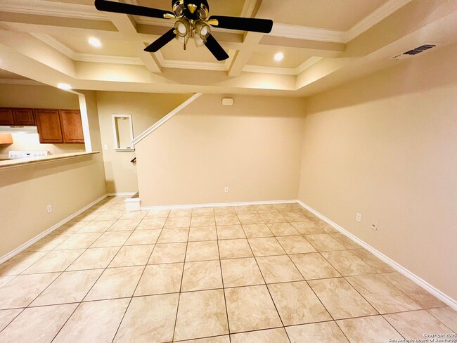 Building Photo - Beautiful Town Home in the Heart of San An...