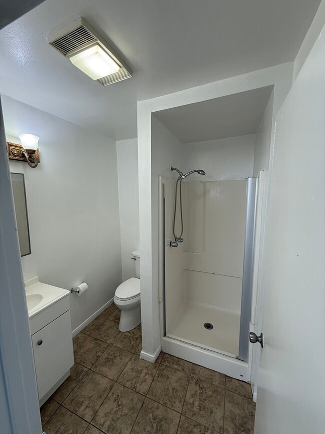 Building Photo - 332 N Ave 57