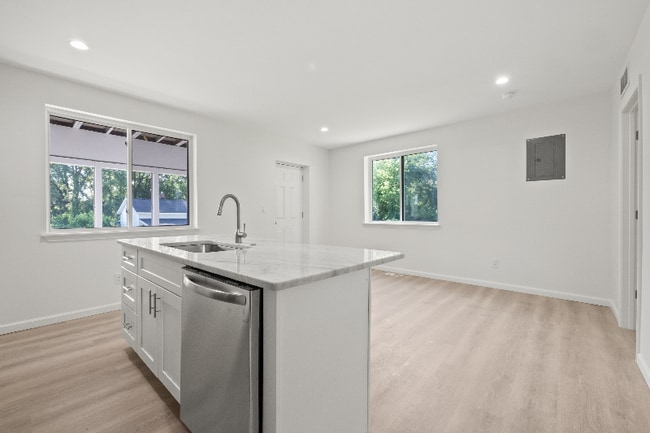 Building Photo - 34 Cross St