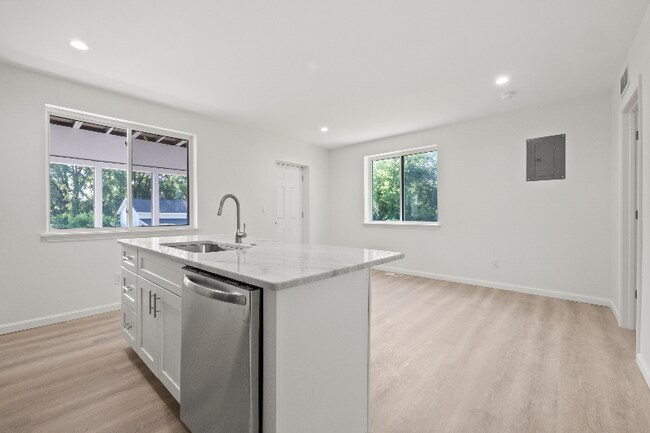 Building Photo - 34 Cross St