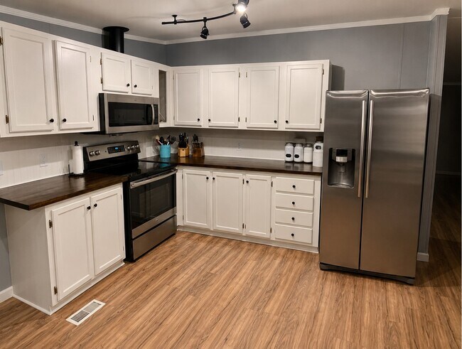Foto del edificio - 27125 Riley Rd