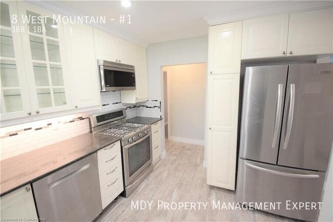 Building Photo - Welcome to this stunning upstairs apartment!