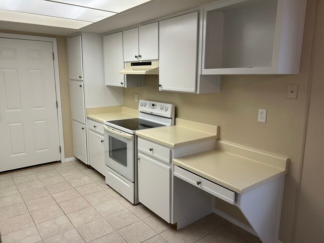 Building Photo - 3508 Parkwood Ave