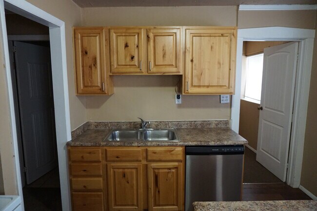 Foto del edificio - Spacious Salt Lake City 4 Bedroom Home