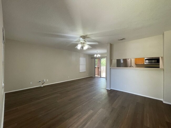 Building Photo - Single Family Home For Rent