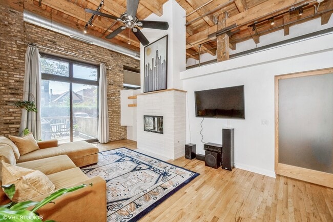 Building Photo - 612 N Oakley Blvd