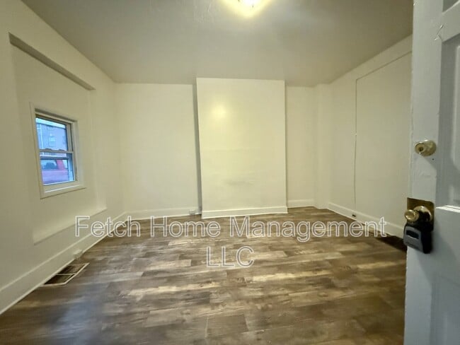 Building Photo - 405 E Orange St