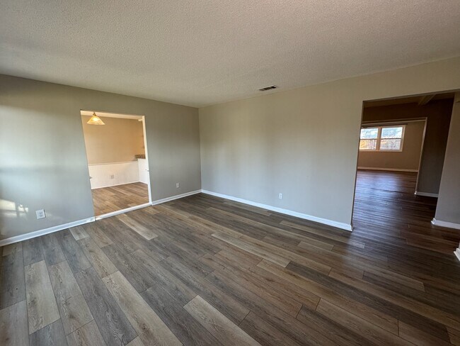 Foto del edificio - 2052 E 42nd St