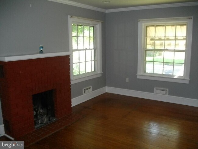 Building Photo - 377 Ives Ave