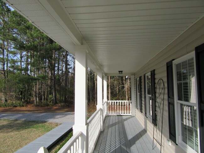 Building Photo - 9329 Doris Dr
