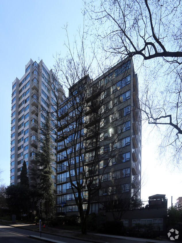 Photo du bâtiment - Golden Gates Apartment