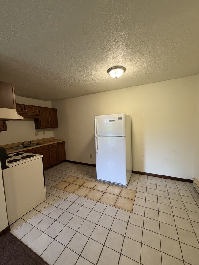 Building Photo - 231 Stoutt Dr SE