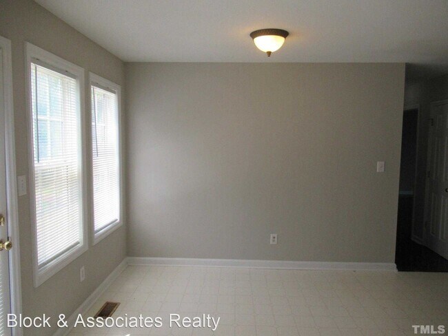Foto del edificio - 3 br, 2.5 bath House - 324 Springside Dr