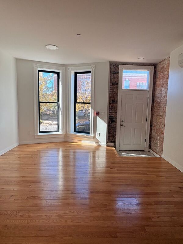 Foto del edificio - 2527 St Paul St