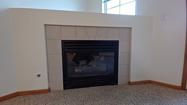 Building Photo - 6615 Creekside Dr NE