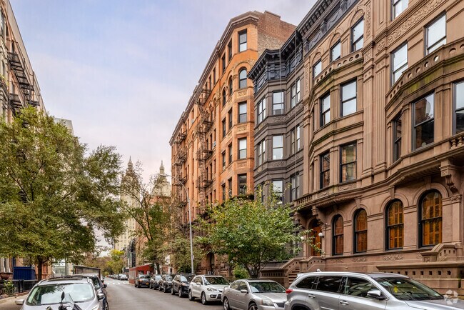 Building Photo - 102 W 75th St