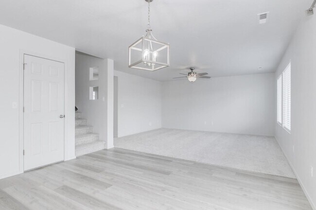 Foto del edificio - Newer 4 Bed / 2.5 Bath House For Rent _ Plus Large Bonus Room!!