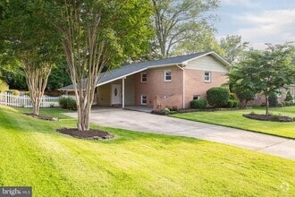 Building Photo - 2413 Childs Ln