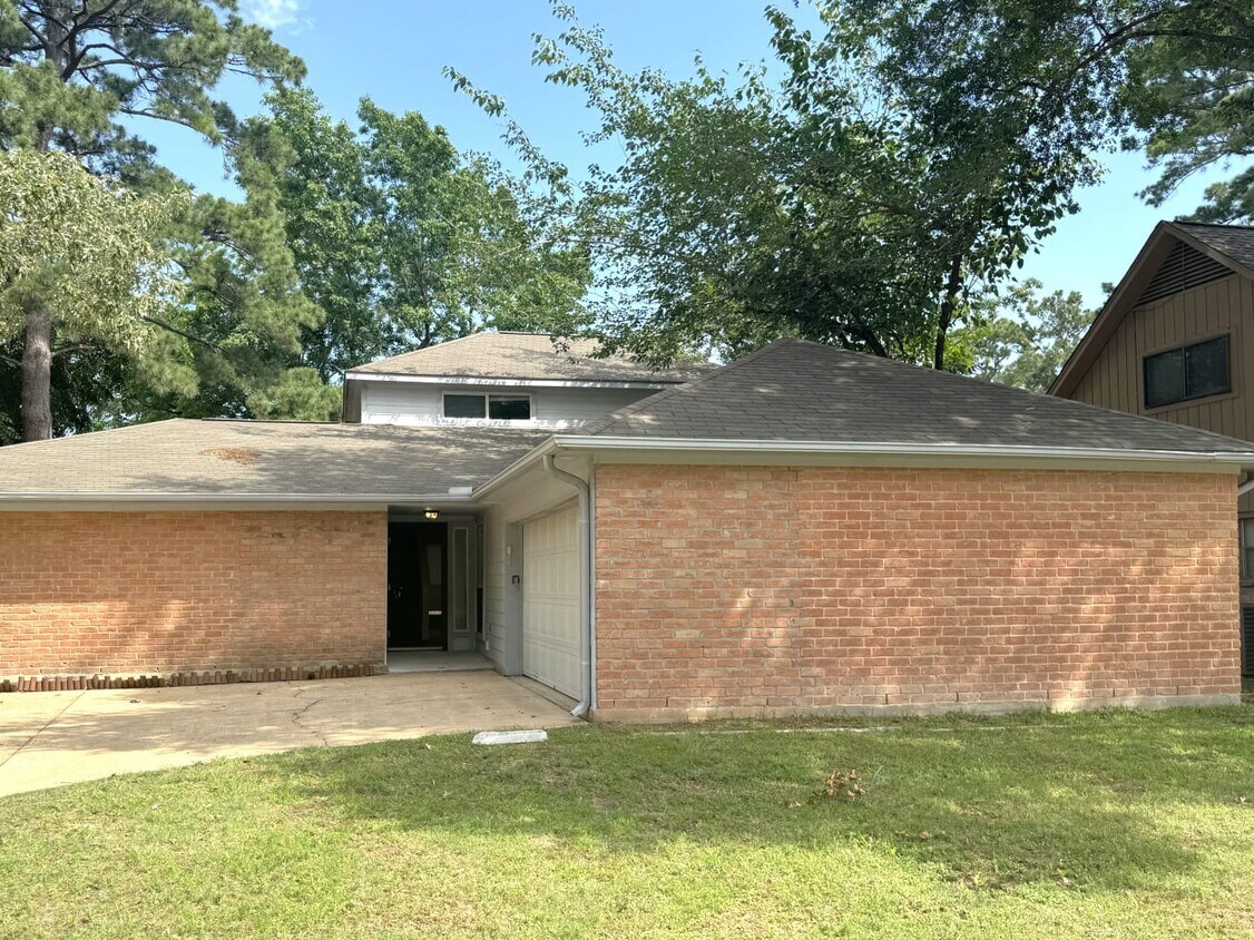 Foto principal - 6902 Fawn River Dr