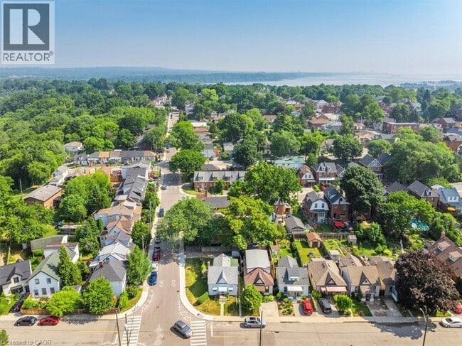 Building Photo - 30 Baker St