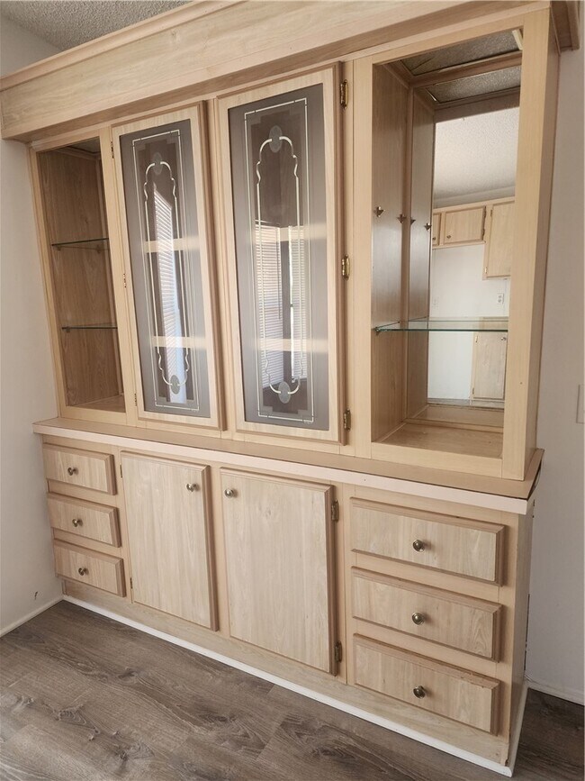 Building Photo - 691 Church St