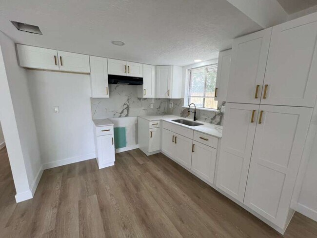 Foto del edificio - BEAUTIFUL HOME IN HOUSTON. MOVE IN READY!.