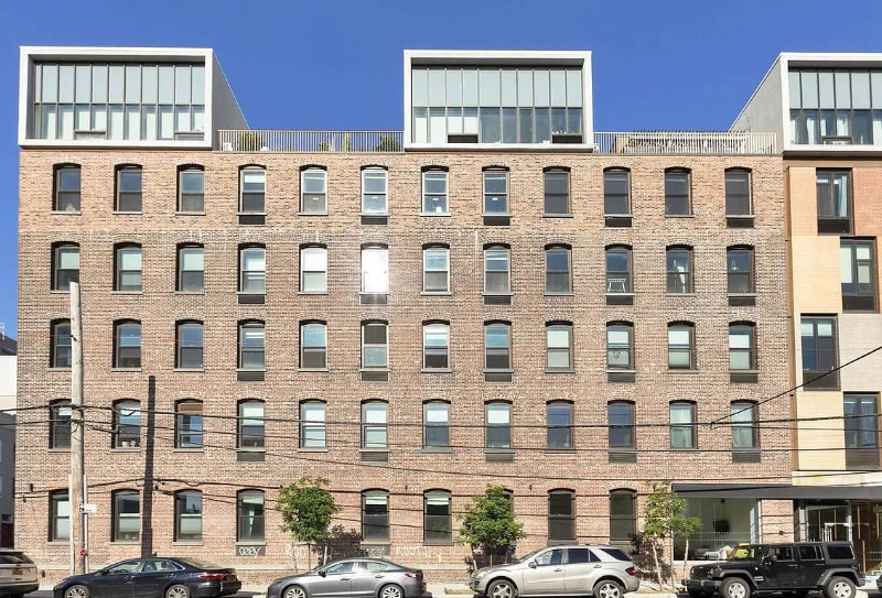 Primary Photo - 122 West St