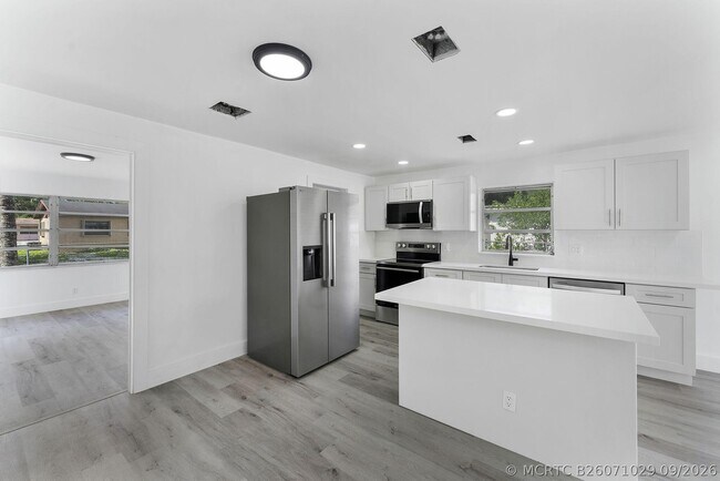 Foto del edificio - 354 NW 4th Pl