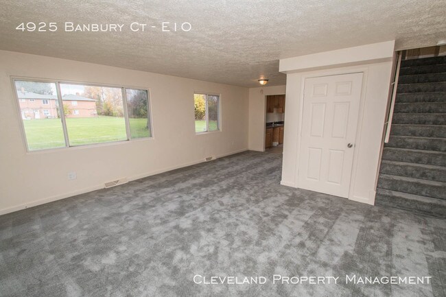 Foto del edificio - Renovated Warrensville Hts Townhome