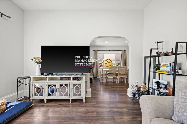 Foto del edificio - 3 Bedroom Salt Lake Bungalow For Rent