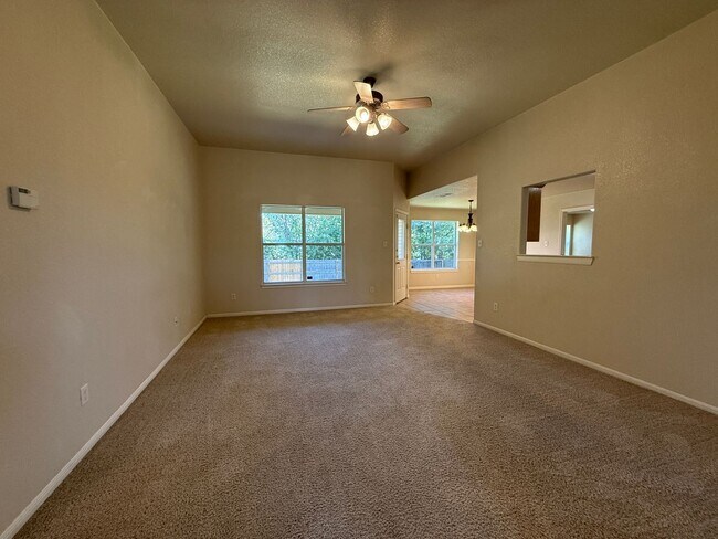 Foto del edificio - 222 Nolan Ridge Dr