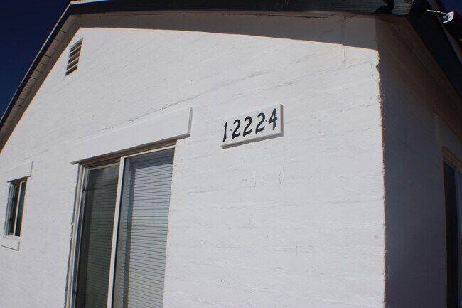 Foto del edificio - Charming 2-Bed, 1-Bath Home with Inviting ...