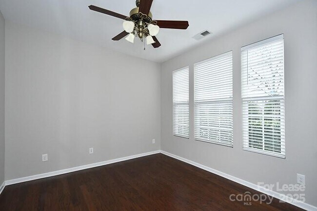 Foto del edificio - 8204 Viewpoint Lane