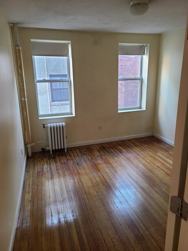 Building Photo - 253 Hanover St