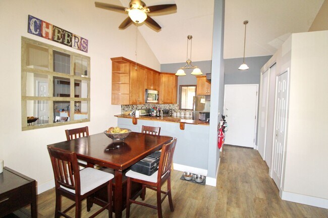 Foto del edificio - Haleakala Gardens – Top-Floor Furnished 2BR/2BA -A Couple Blocks from the Beach