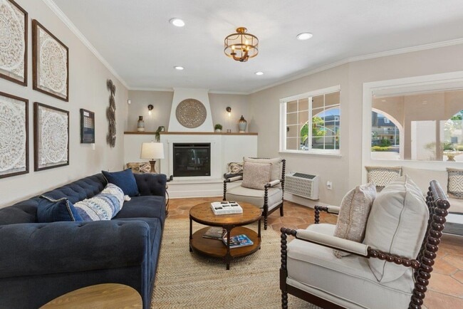 Building Photo - Casa Serena