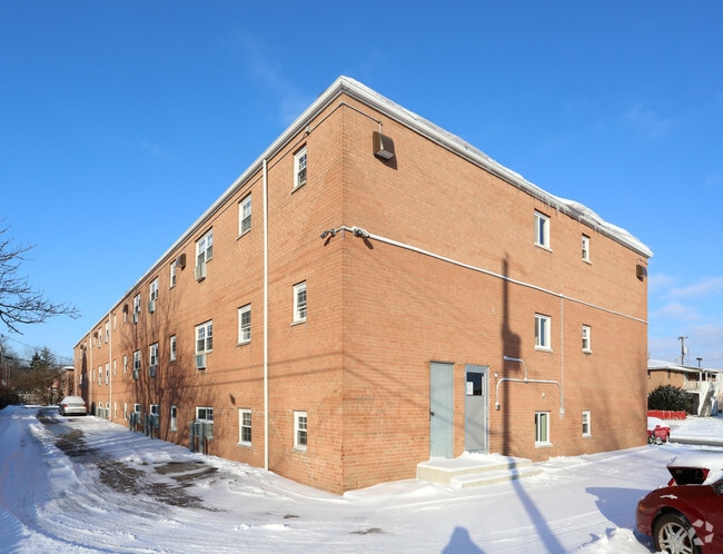 Building Photo - 4739 Hilton Ave