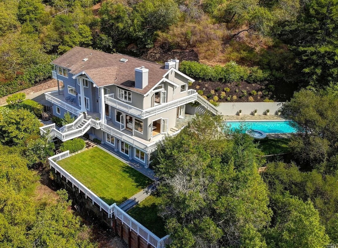 Foto principal - 216 Evergreen Dr