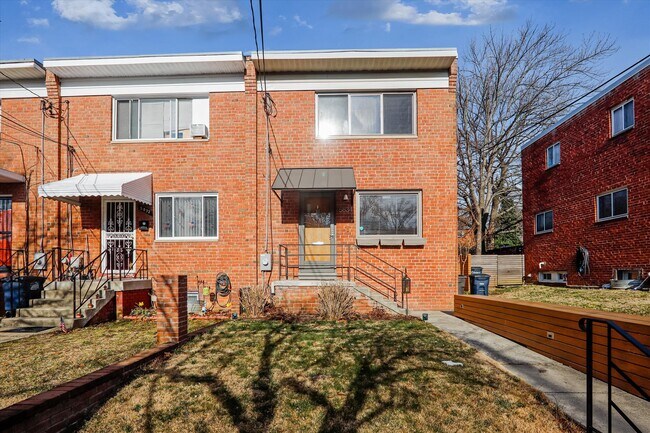 Building Photo - 5834 Jamestown Rd