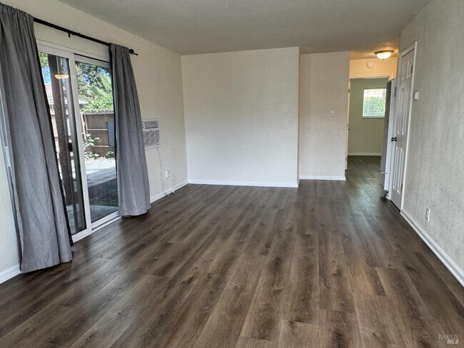 Foto del edificio - 1712 Arthur Ct