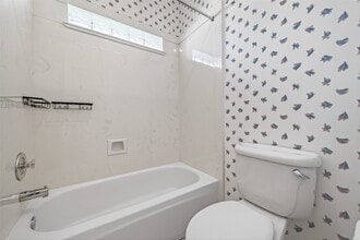 Building Photo - 8023 Oakwood Hollow St