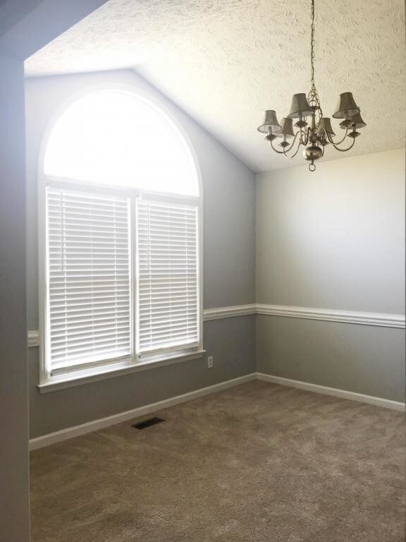 Foto del edificio - 5021 Summer Ridge Rd
