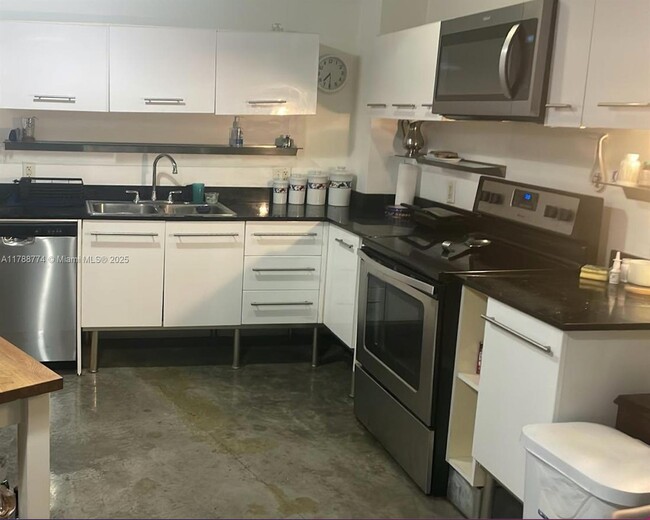 Foto del edificio - 10 SW South River Dr