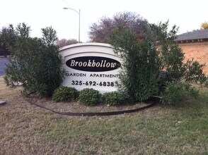 Building Photo - 2600 Ivanhoe Ln