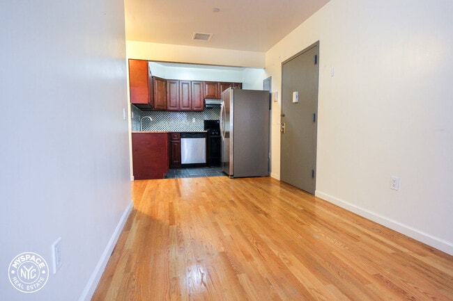 Building Photo - 245 Suydam St