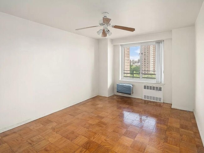 Foto del edificio - 392 Central Prk W