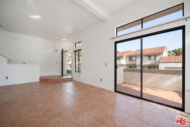 Building Photo - 77 Willowcrest Ln