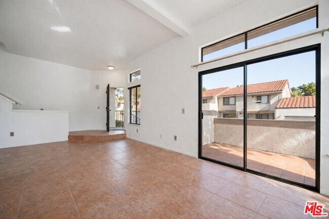 Foto del edificio - 77 Willowcrest Ln