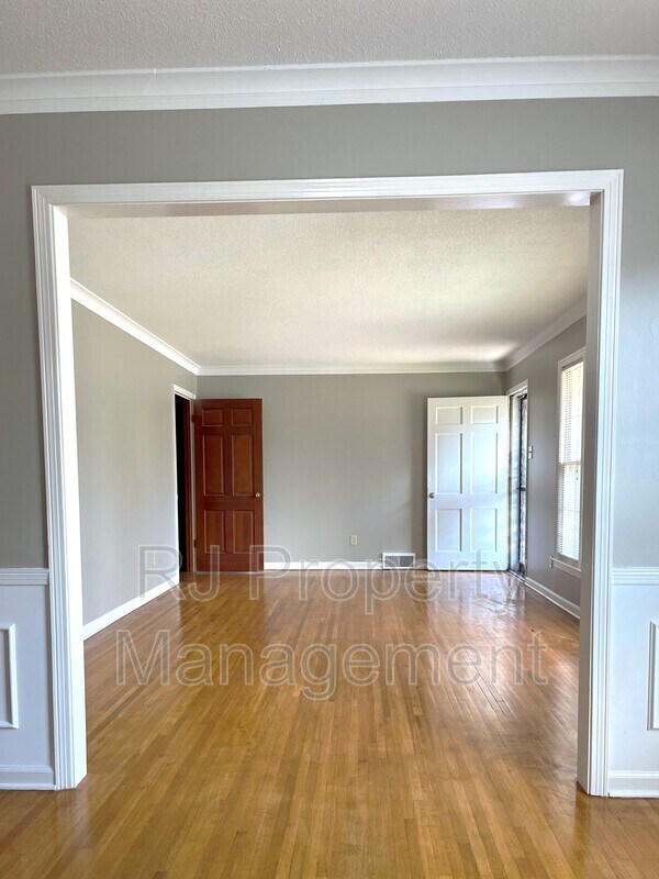 Foto del edificio - 3251 Powers Rd